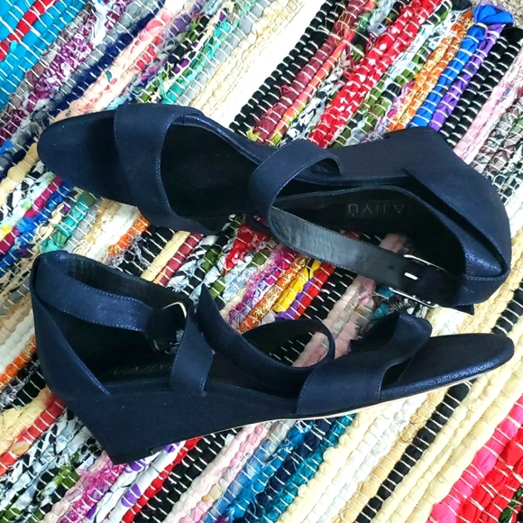 VIAJIYU ITALIAN METALLIC INDIGO WEDGE VEGAN SANDAL SZ 8.5 39 - Picture 2 of 4